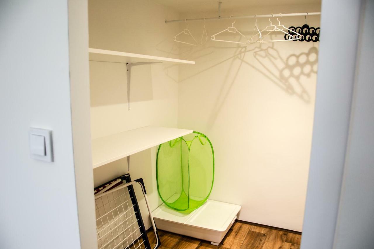 Sunny Aircon Apartment In The Centre Of Slany Exterior photo