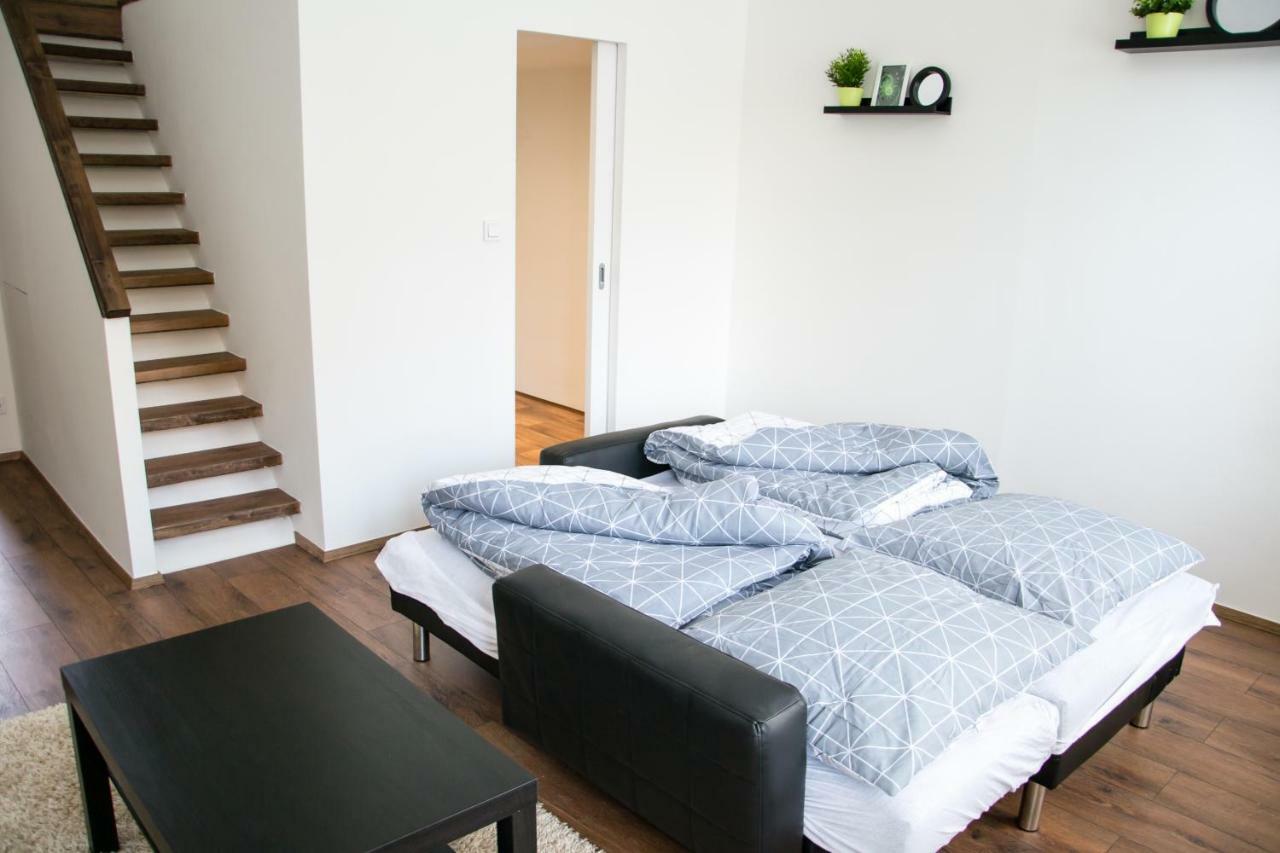Sunny Aircon Apartment In The Centre Of Slany Exterior photo