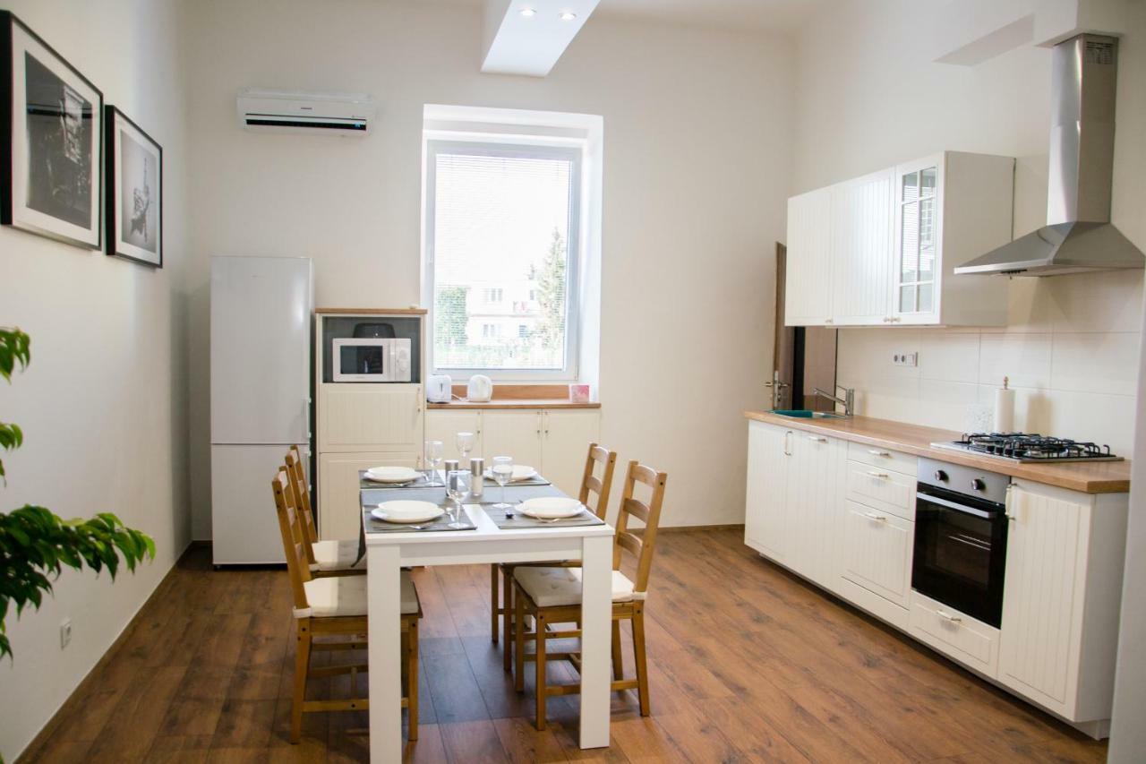 Sunny Aircon Apartment In The Centre Of Slany Exterior photo