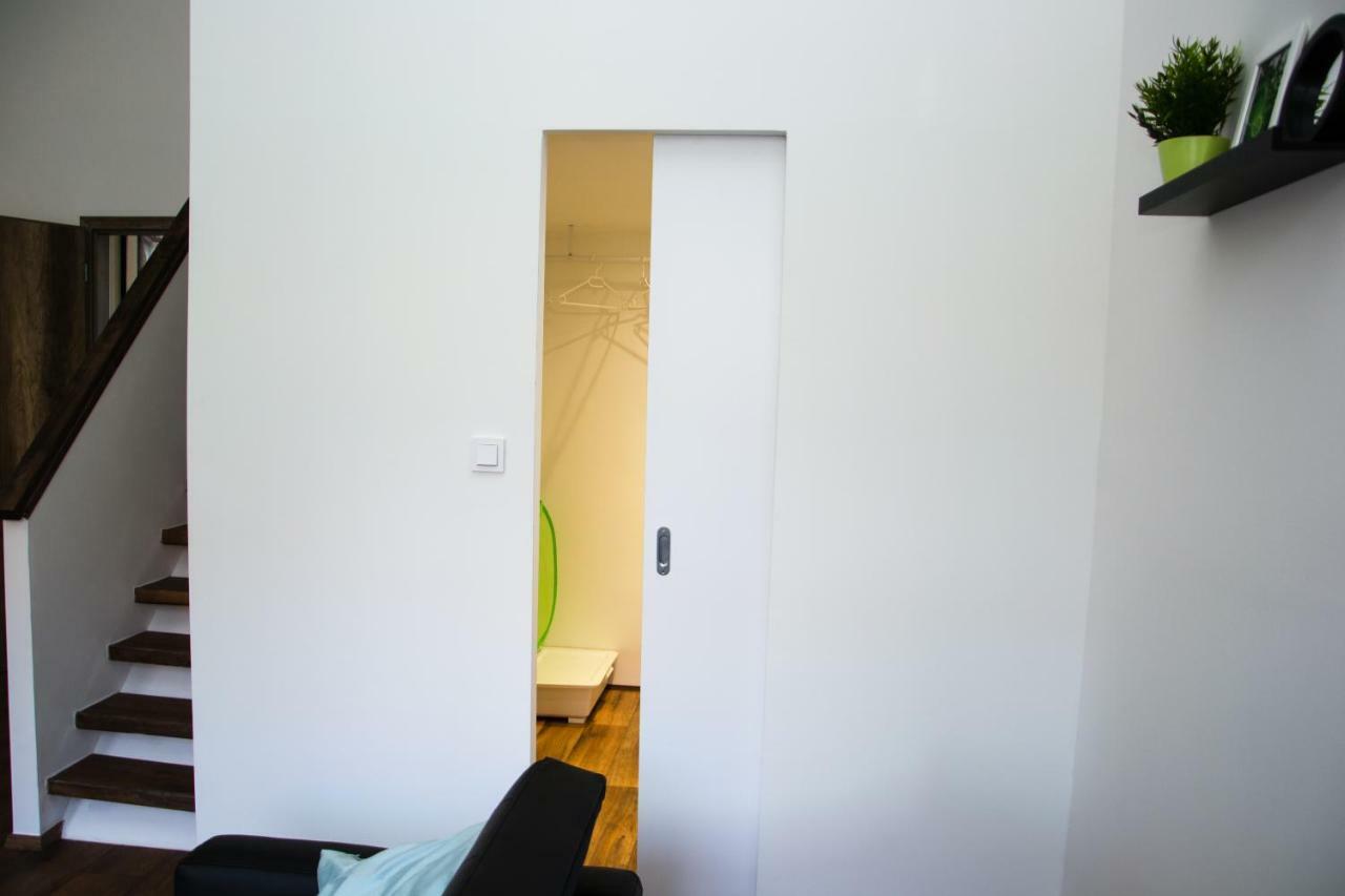 Sunny Aircon Apartment In The Centre Of Slany Exterior photo