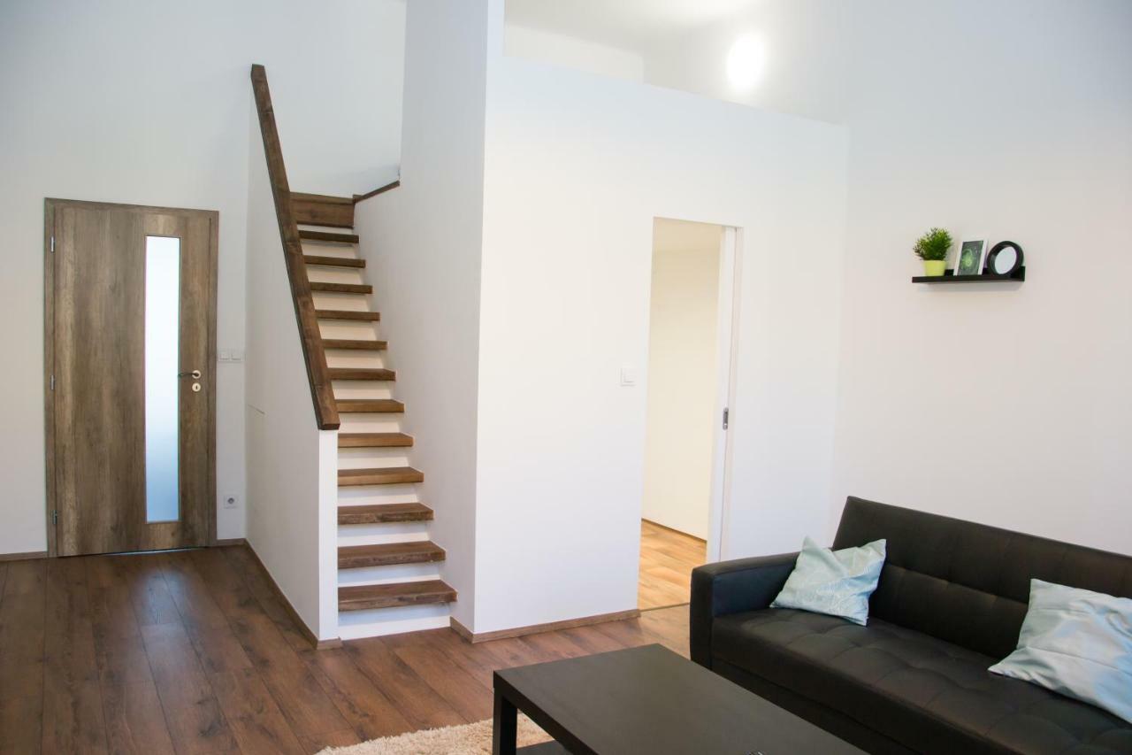 Sunny Aircon Apartment In The Centre Of Slany Exterior photo