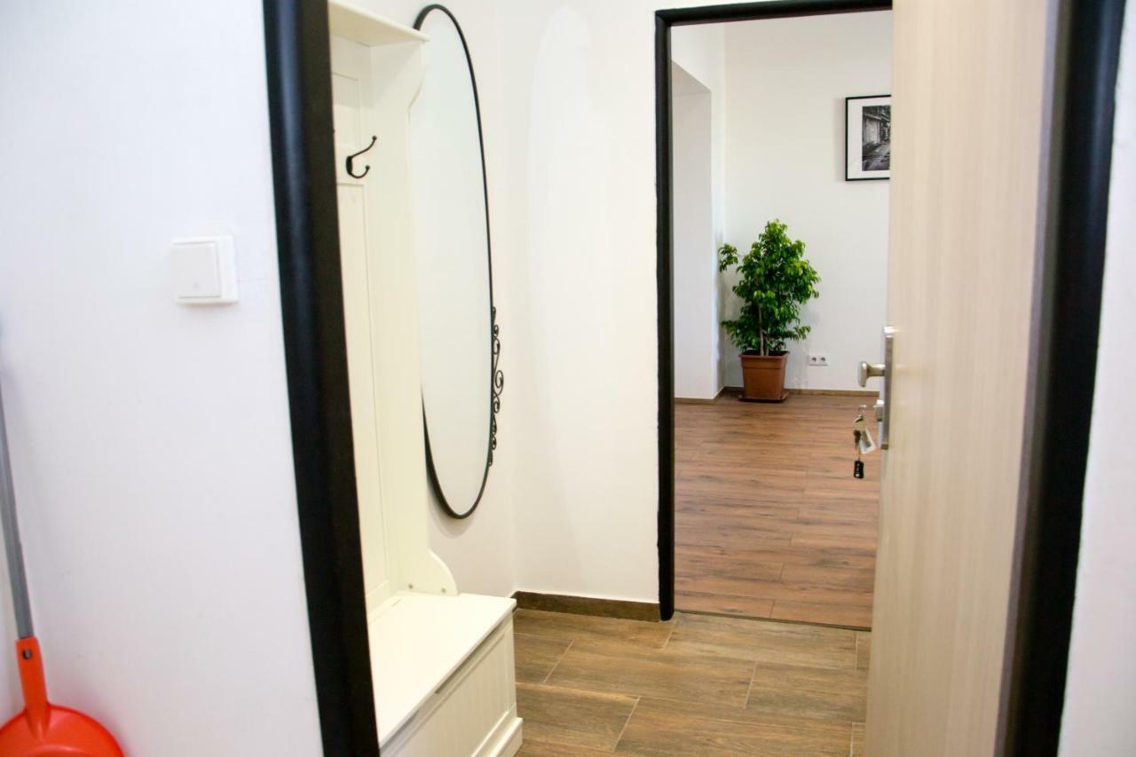 Sunny Aircon Apartment In The Centre Of Slany Exterior photo