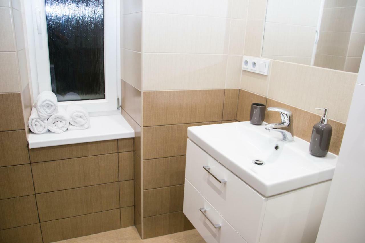 Sunny Aircon Apartment In The Centre Of Slany Exterior photo